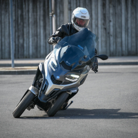 Piaggio MP3 530 HPE - na motorju test 2023