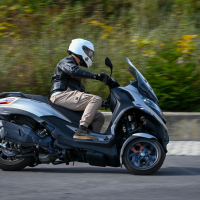 Piaggio MP3 530 HPE - na motorju test 2023