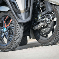 Piaggio MP3 530 HPE - na motorju test 2023