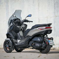 Piaggio MP3 530 HPE - na motorju test 2023