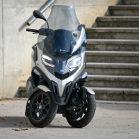 Piaggio MP3 530 HPE - na motorju test 2023