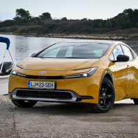 Toyota prius 2.0 PHEV premium - test 2024