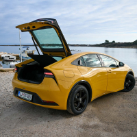 Toyota prius 2.0 PHEV premium - test 2024