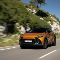 Toyota C-HR PHEV - Za volanom 2024