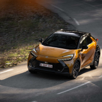 Toyota C-HR PHEV - Za volanom 2024