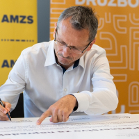 PLU in AMZS podpisala partnerstvo za napredek