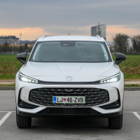 MG HS PHEV luxury - panorama 2025