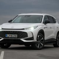 MG HS PHEV luxury - panorama 2025