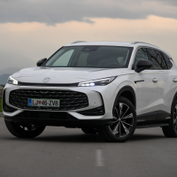 MG HS PHEV luxury - panorama 2025