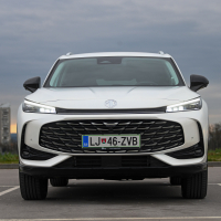 MG HS PHEV luxury - panorama 2025