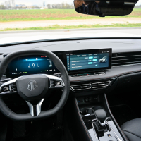 MG HS PHEV luxury - panorama 2025