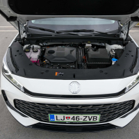 MG HS PHEV luxury - panorama 2025