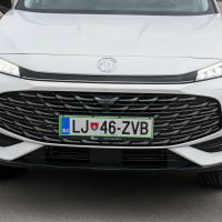 MG HS PHEV luxury - panorama 2025