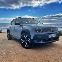 Renault 4 e-tech electric - za volanom 2025
