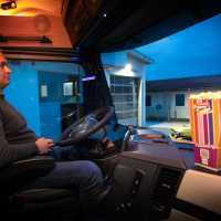 Drive-in kino in druženje ob otvoritvi nove steze za tehnične preglede v AMZS Kranj - 1.del