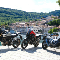 Honda menjalniki tri dežele - Na motorju 2025
