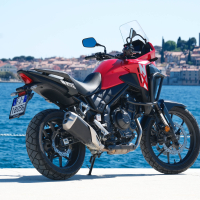 Honda menjalniki tri dežele - Na motorju 2025