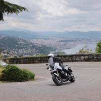 Honda menjalniki tri dežele - Na motorju 2025