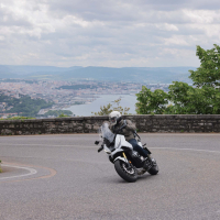 Honda menjalniki tri dežele - Na motorju 2025