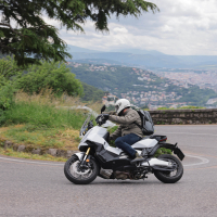 Honda menjalniki tri dežele - Na motorju 2025