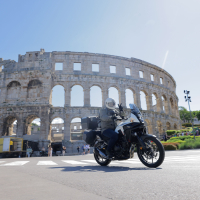 Honda menjalniki tri dežele - Na motorju 2025