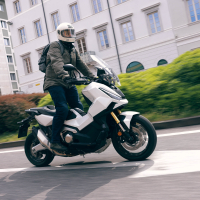 Honda menjalniki tri dežele - Na motorju 2025