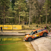 Avto pod vodo - AMZS preskus 2025