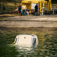 Avto pod vodo - AMZS preskus 2025