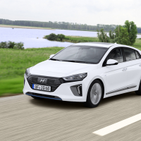 Hyundai IONIQ Hybrid (17).jpg