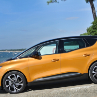 renault scenic 2.jpg