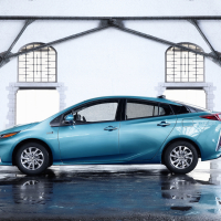2017-prius-plug-in-hybrid-ext-03.jpg