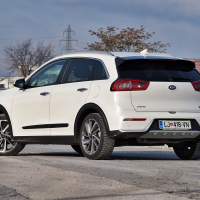 Kia niro (14 of 14).jpg