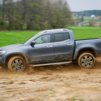 Mercedes-benz X 250 d 4matic in toyota hilux 2.4 D-4D invincible 50 (36 of 58).jpg