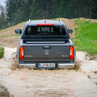 Mercedes-benz X 250 d 4matic in toyota hilux 2.4 D-4D invincible 50 (33 of 58).jpg