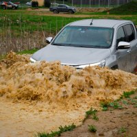 Mercedes-benz X 250 d 4matic in toyota hilux 2.4 D-4D invincible 50 (30 of 58).jpg