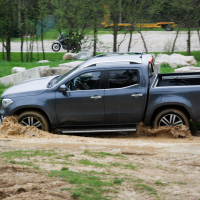 Mercedes-benz X 250 d 4matic in toyota hilux 2.4 D-4D invincible 50 (29 of 58).jpg