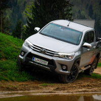 Mercedes-benz X 250 d 4matic in toyota hilux 2.4 D-4D invincible 50 (24 of 58).jpg