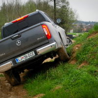 Mercedes-benz X 250 d 4matic in toyota hilux 2.4 D-4D invincible 50 (23 of 58).jpg