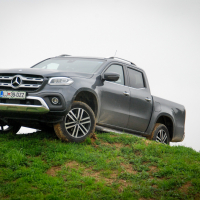 Mercedes-benz X 250 d 4matic in toyota hilux 2.4 D-4D invincible 50 (19 of 58).jpg