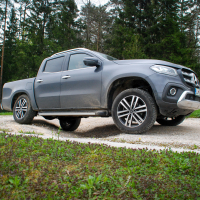 Mercedes-benz X 250 d 4matic in toyota hilux 2.4 D-4D invincible 50 (7 of 58).jpg