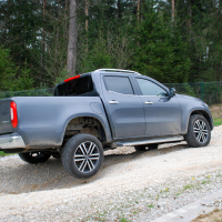 Mercedes-benz X 250 d 4matic in toyota hilux 2.4 D-4D invincible 50 (5 of 58).jpg