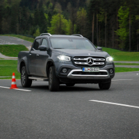 Mercedes-benz X 250 d 4matic in toyota hilux 2.4 D-4D invincible 50 (4 of 58).jpg