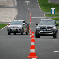 Mercedes-benz X 250 d 4matic in toyota hilux 2.4 D-4D invincible 50 (2 of 58).jpg