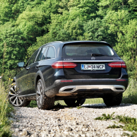 Mercedes E 220 d 4-matic all-terrain in opel insignia 2.0 CDTI biturbo 4x4 country tourer (20 of 25).jpg