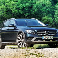 Mercedes E 220 d 4-matic all-terrain in opel insignia 2.0 CDTI biturbo 4x4 country tourer (19 of 25).jpg