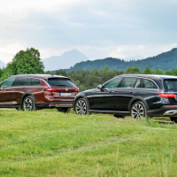 Mercedes E 220 d 4-matic all-terrain in opel insignia 2.0 CDTI biturbo 4x4 country tourer (7 of 25).jpg