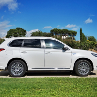 mitsubishi outlander PHEV (8 of 15).jpg