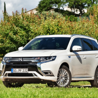 mitsubishi outlander PHEV (4 of 15).jpg