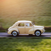 Renault_120_let (22 of 49).jpg