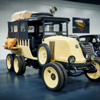 Renault_120_let (13 of 49).jpg